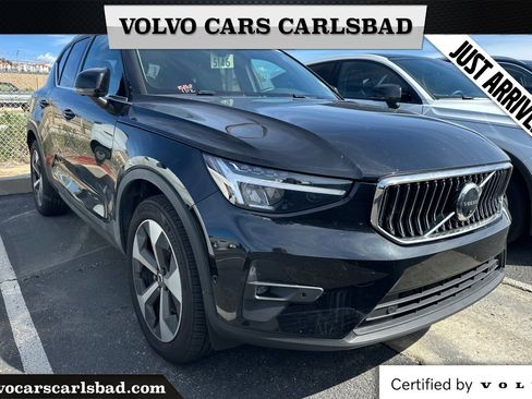 Certified 2025 Volvo XC40 B5 Plus image 1