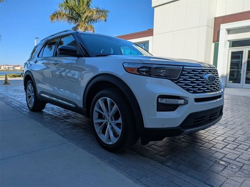 Used 2023 Ford Explorer Platinum w/ Technology Package image 2