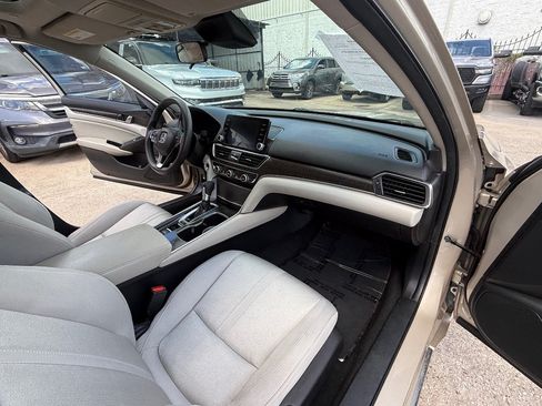 Used 2018 Honda Accord EX image 16