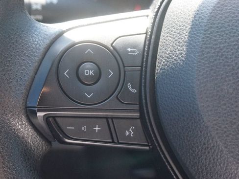 Used 2022 Toyota RAV4 XLE FWD image 9