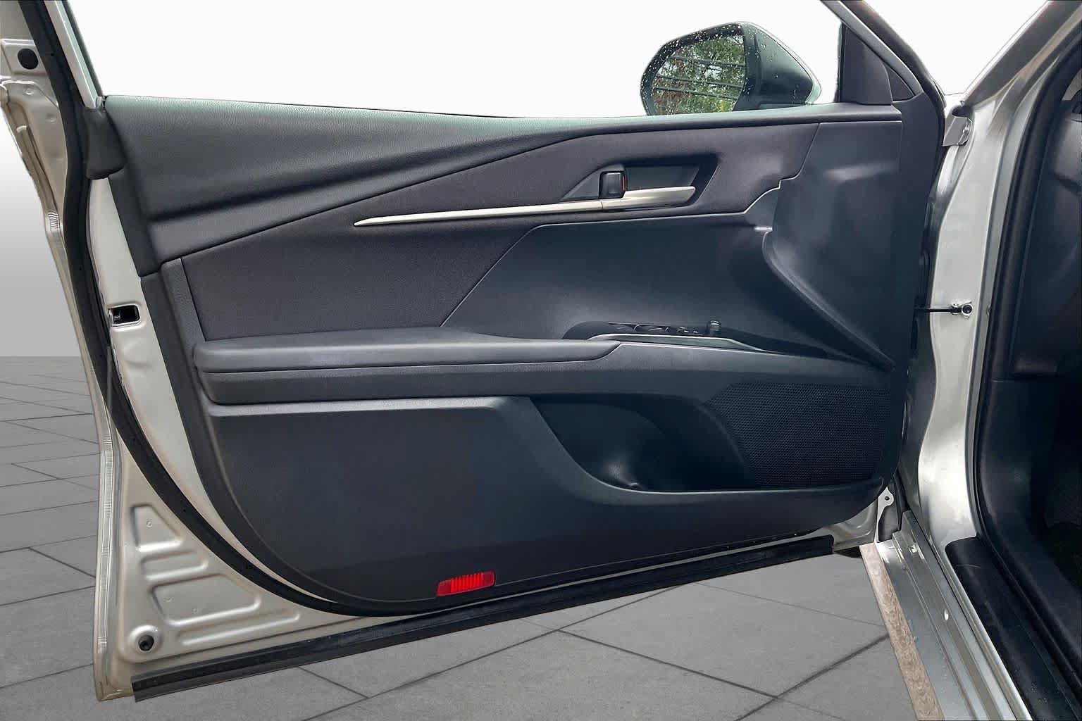 Used 2025 Toyota Camry LE FWD image 21