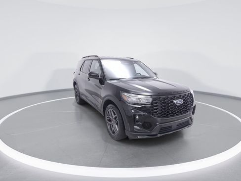 Used 2025 Ford Explorer ST-Line w/ ST-Line Street Pack AWD/4WD image 2
