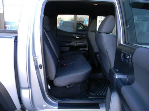 Used 2017 Toyota Tacoma TRD Off-Road w/ Tow Package (A/T) image 13