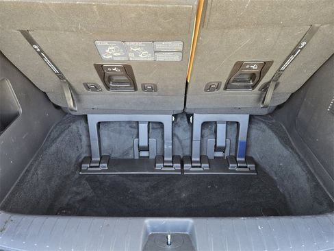 Certified 2024 Kia Carnival LX image 32