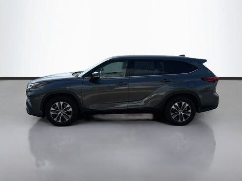 Used 2022 Toyota Highlander XLE FWD image 4