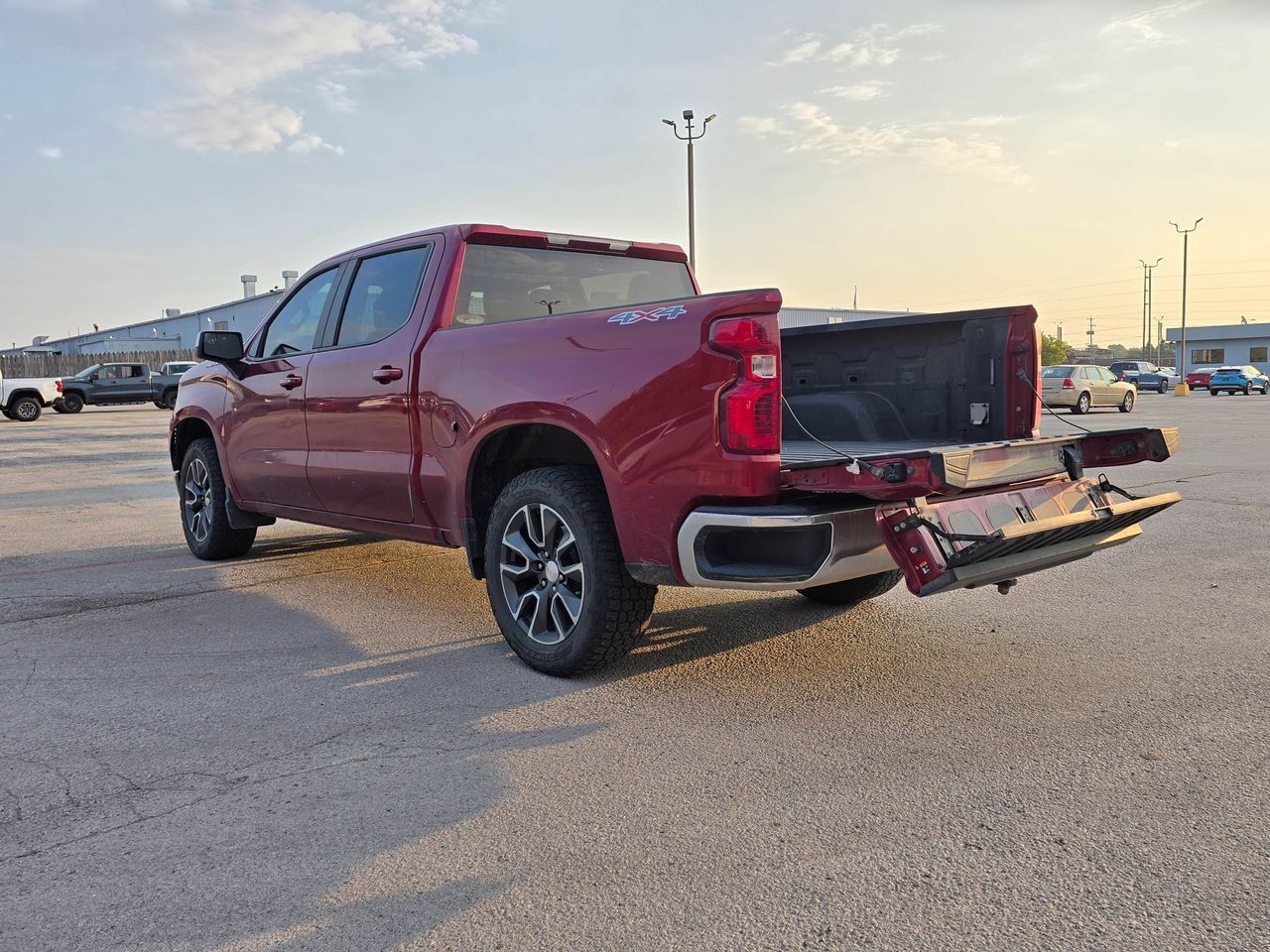 Used 2022 Chevrolet Silverado 1500 LT AWD/4WD image 4
