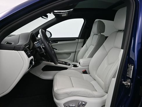 Certified 2023 Porsche Macan GTS image 5