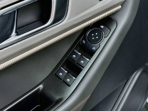 Certified 2025 Ford Explorer Active AWD/4WD image 18