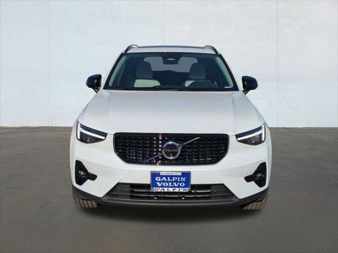 New 2026 Volvo XC40 B4 Plus w/ Climate Package image 4