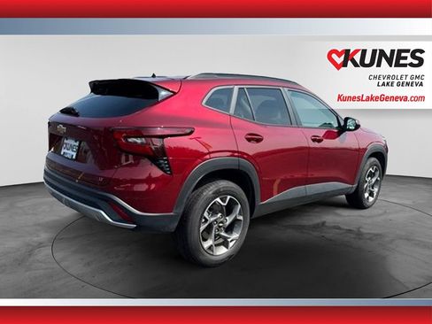 Used 2025 Chevrolet Trax LT w/ LT Convenience Package FWD image 5