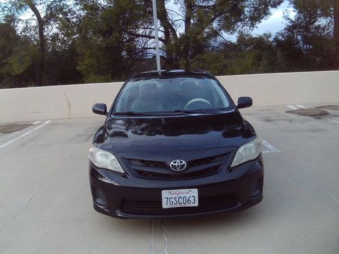 Used 2012 Toyota Corolla LE image 1