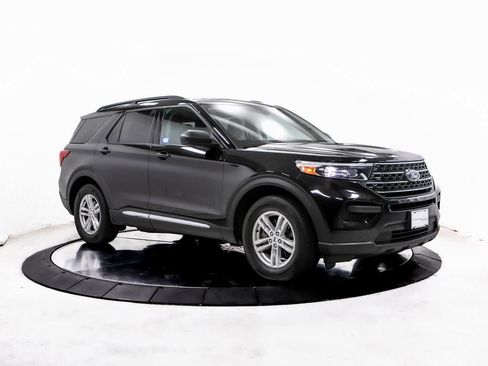 Used 2023 Ford Explorer XLT image 9