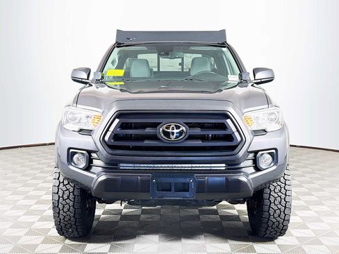 Used 2020 Toyota Tacoma SR5 AWD/4WD image 2