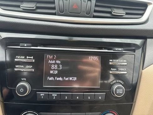 Used 2016 Nissan Rogue S AWD/4WD image 16