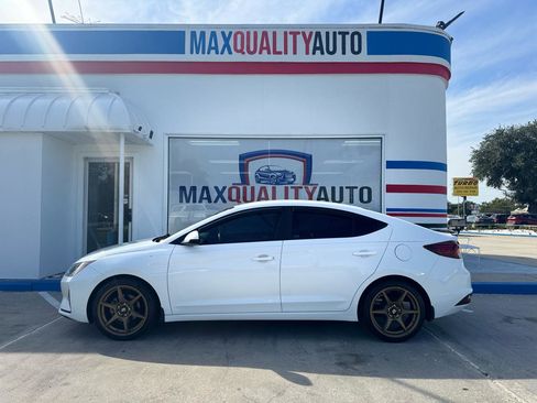 Used 2020 Hyundai Elantra SE w/ Cargo Package (C1) FWD image 16