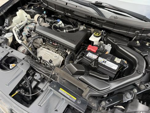 Used 2020 Nissan Rogue SV image 33