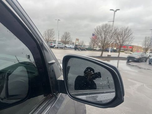 Used 2022 Toyota Tacoma SR image 4