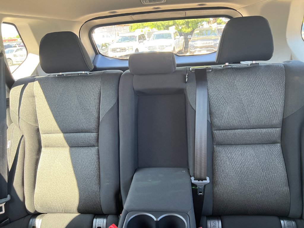 Used 2024 Nissan Rogue SV FWD image 36