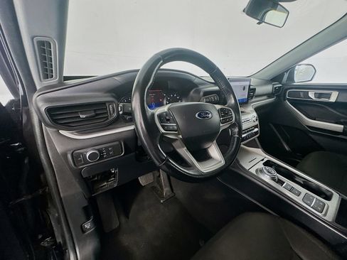 Used 2021 Ford Explorer XLT RWD image 9