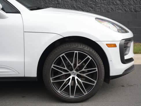 Certified 2026 Porsche Macan AWD/4WD image 41