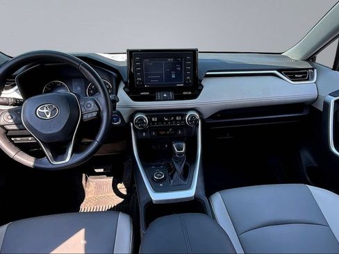 Used 2022 Toyota RAV4 XLE Premium AWD/4WD image 7