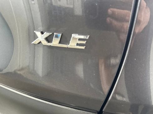 Used 2025 Toyota RAV4 XLE FWD image 19