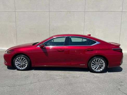 Used 2021 Lexus ES 300h w/ Accessory Package FWD image 5