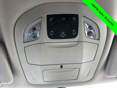 Used 2023 Chrysler Pacifica Touring-L image 21