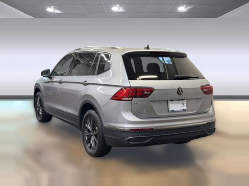 Used 2024 Volkswagen Tiguan SE FWD image 3