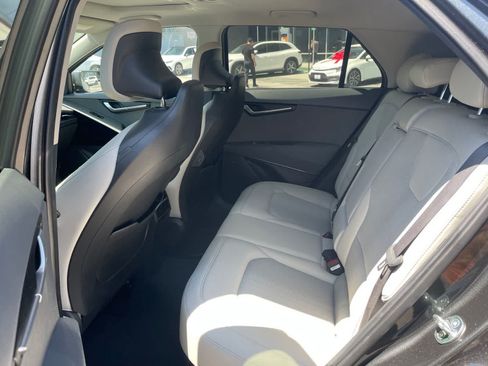 Used 2023 Kia Niro EX Touring FWD image 5