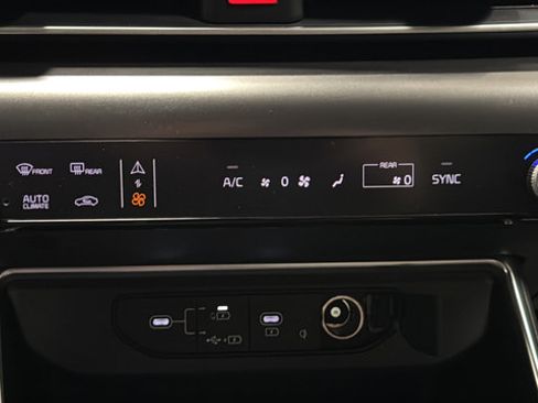 Used 2025 Kia Carnival SX Prestige FWD image 18