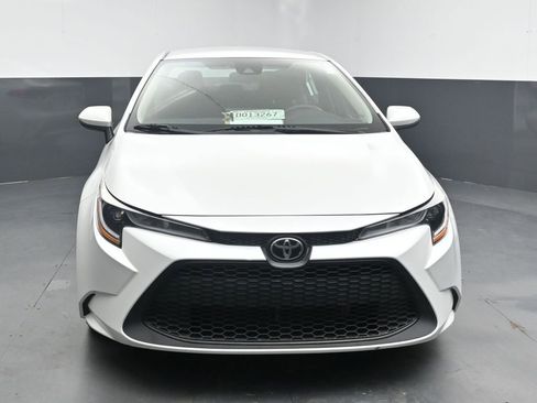 Used 2022 Toyota Corolla LE FWD image 3