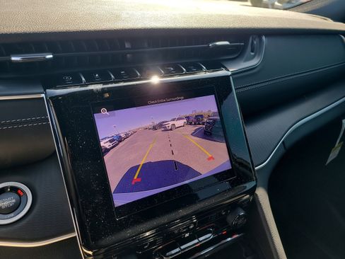 New 2025 Jeep Grand Cherokee Altitude image 17