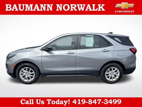 Used 2024 Chevrolet Equinox LS FWD image 2