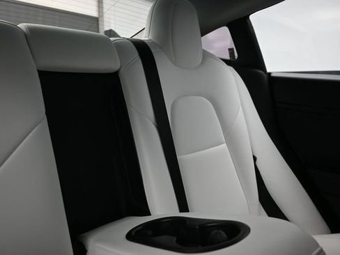 Used 2022 Tesla Model 3 Standard Range RWD image 13