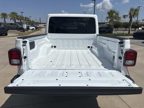 New 2026 Jeep Gladiator Sport AWD/4WD image 8