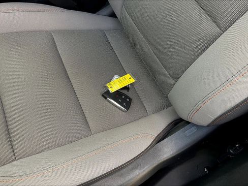 Used 2025 Chevrolet Traverse LT FWD image 13