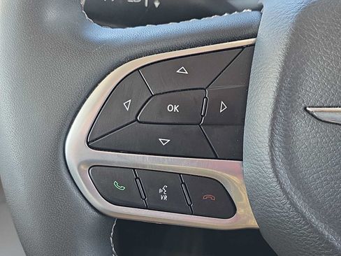 Used 2024 Chrysler Pacifica Limited FWD image 29