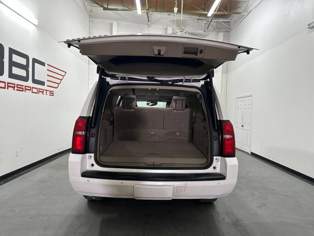Used 2020 Chevrolet Suburban LT w/ Luxury Package RWD image 13