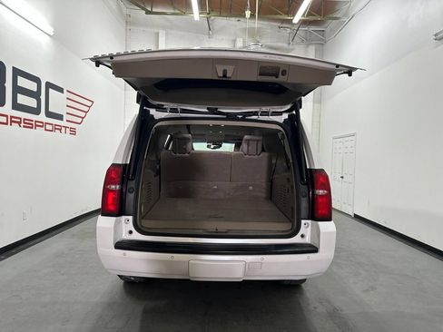 Used 2020 Chevrolet Suburban LT w/ Luxury Package RWD image 13