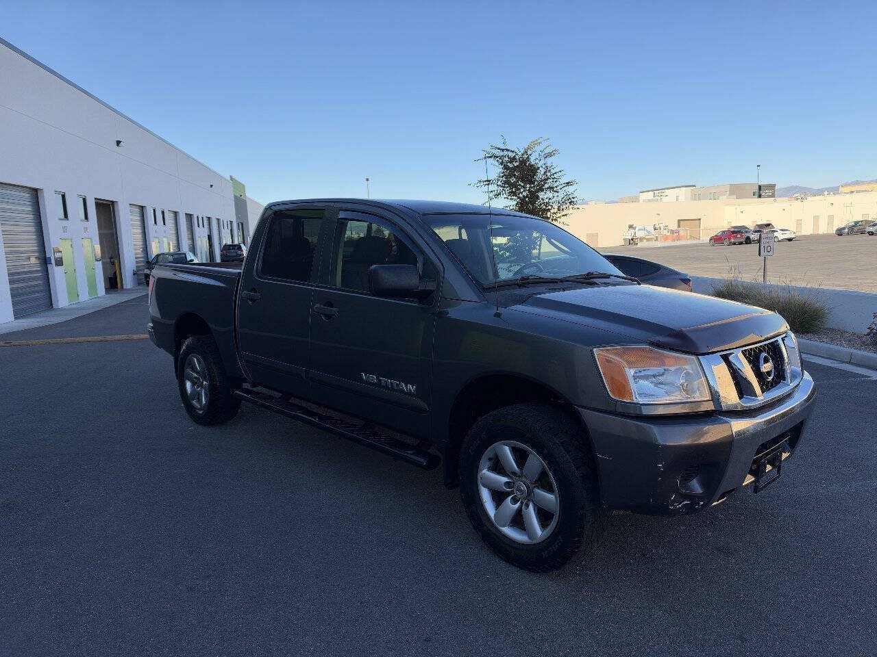 Used 2011 Nissan Titan SV AWD/4WD image 4