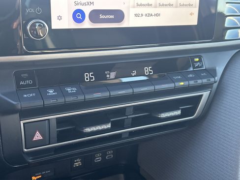 Used 2025 Toyota Camry SE image 19