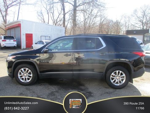 Used 2021 Chevrolet Traverse LT AWD/4WD image 3