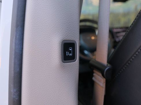 Used 2023 Chrysler Pacifica Touring-L FWD image 33