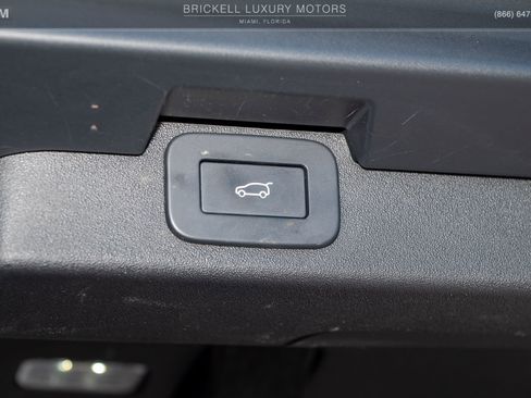 Used 2023 Land Rover Discovery S R-Dynamic image 14