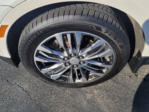 Used 2017 Cadillac XT5 Premium Luxury w/ LPO, Wheel Lock Package FWD image 6
