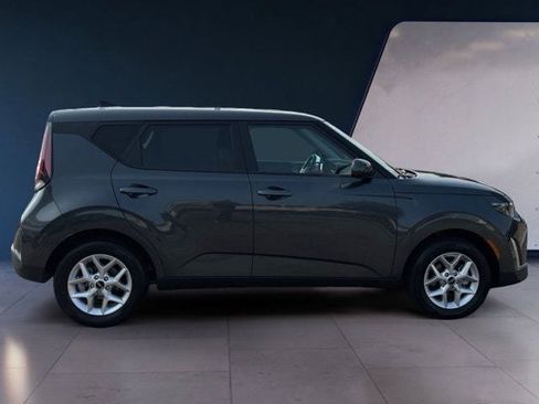 Used 2025 Kia Soul LX w/ LX Technology Package FWD image 6