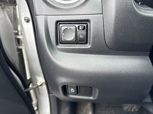 Used 2016 Nissan Versa Note SV image 29