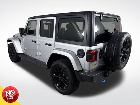 Used 2023 Jeep Wrangler Unlimited Sahara AWD/4WD image 6