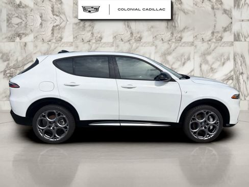 Used 2024 Alfa Romeo Tonale Ti w/ Premium Interior Package AWD/4WD image 7